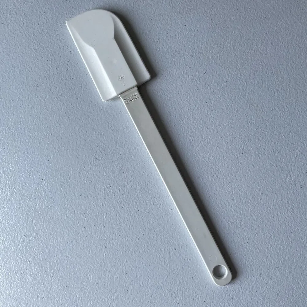 The Pampered Chef Vintage Spatula Scraper White Plastic Silicone Kitchen Utensil
